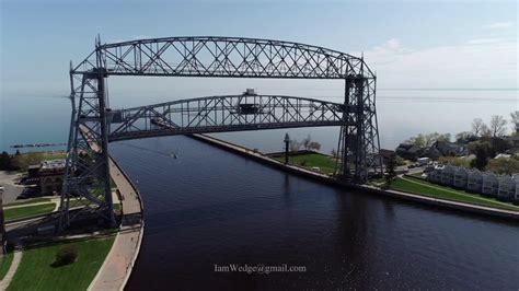 bridges that lift up for ships